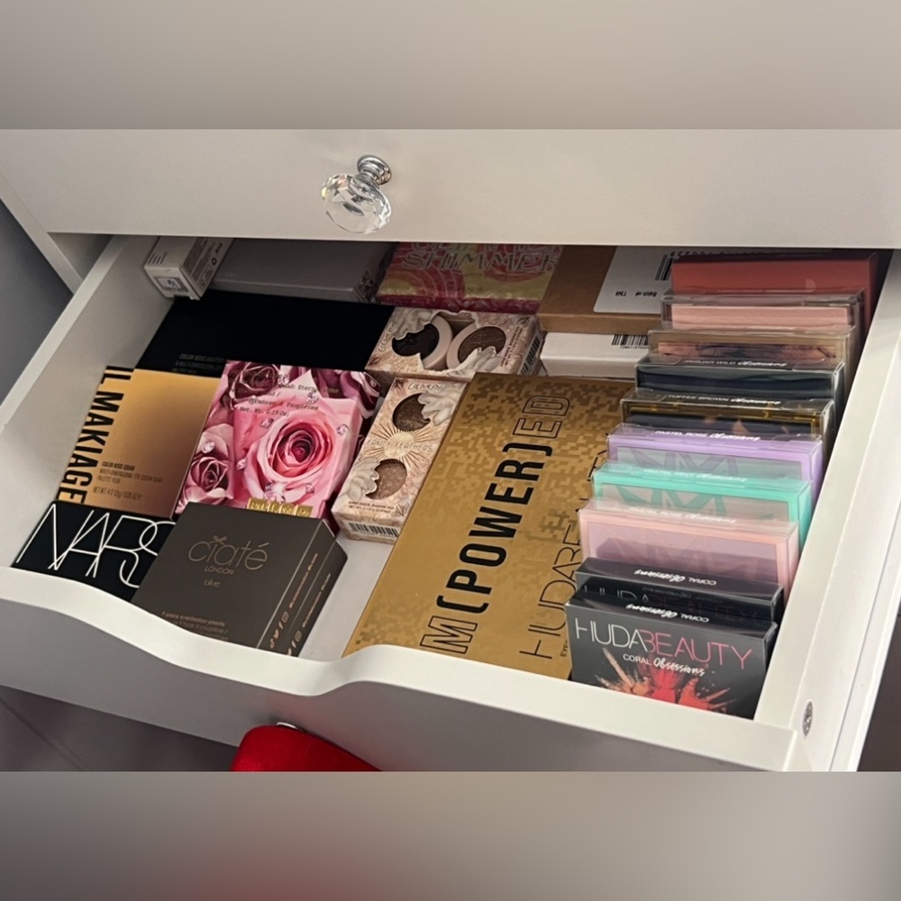 HIGH-END Mystery Box ($200.00) - Picture 7 of 16